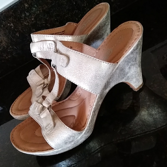 Born Crown Metallic Leather Heeled Sandal 8M/W Beige Cream Metallic - Picture 4 of 16